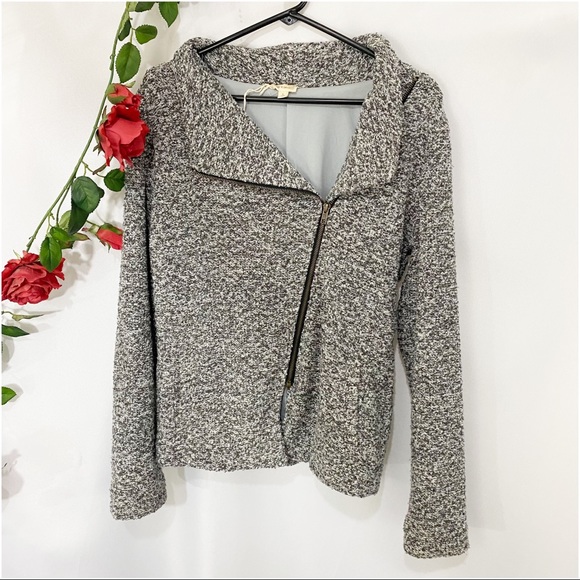 Hem & Thread Jackets & Blazers - 💋3/$20💋 NWOT Hem & Thread Asymmetrical Gray Teddy Jacket